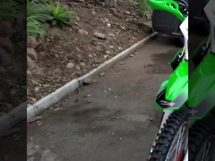 250cc motorfiets, solide chassisontwerp en krachtige banden en ophangingssysteem, uitstekend uiterlijk