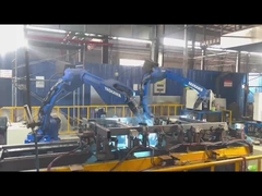 Productieproces van driewielfabrieken efficiënte werking van robots en stilzwijgende medewerking van werknemers